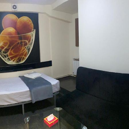 Enigma Hostel Yerevan Ngoại thất bức ảnh